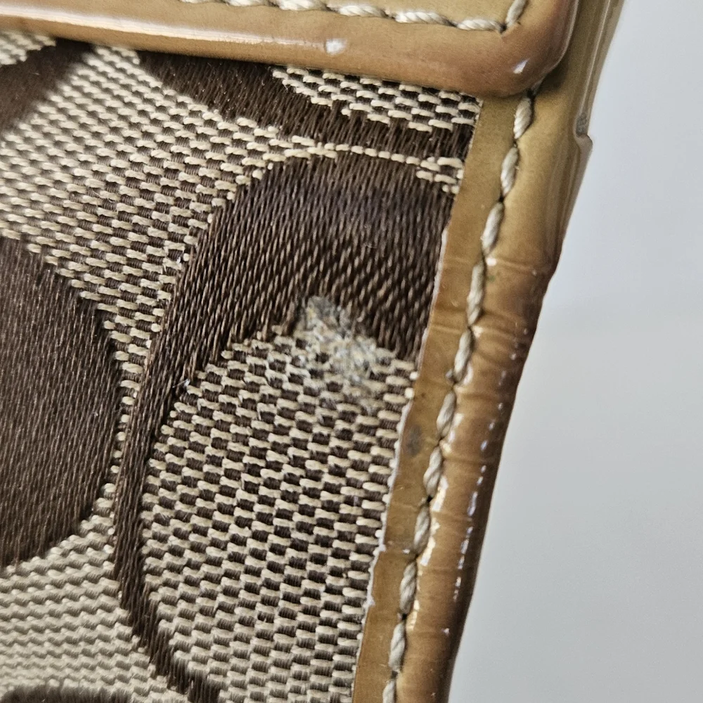 Coach Signature bi‎ fold wallet